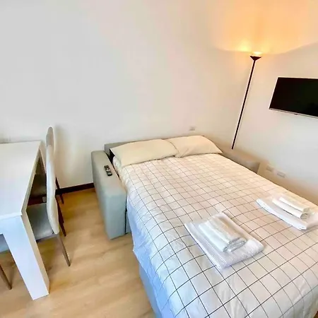 Appartement 15 Minuti Dal Duomo + 8 Posti Letto Milaan