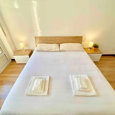 15 Minuti Dal Duomo + 8 Posti Letto Milaan